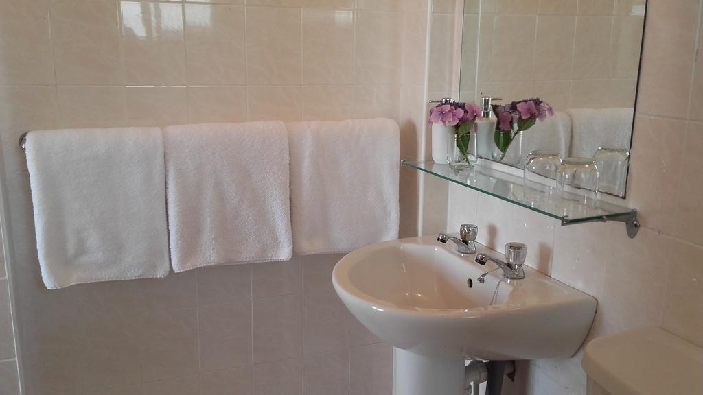 Moriartys Farmhouse Ventry Esterno foto